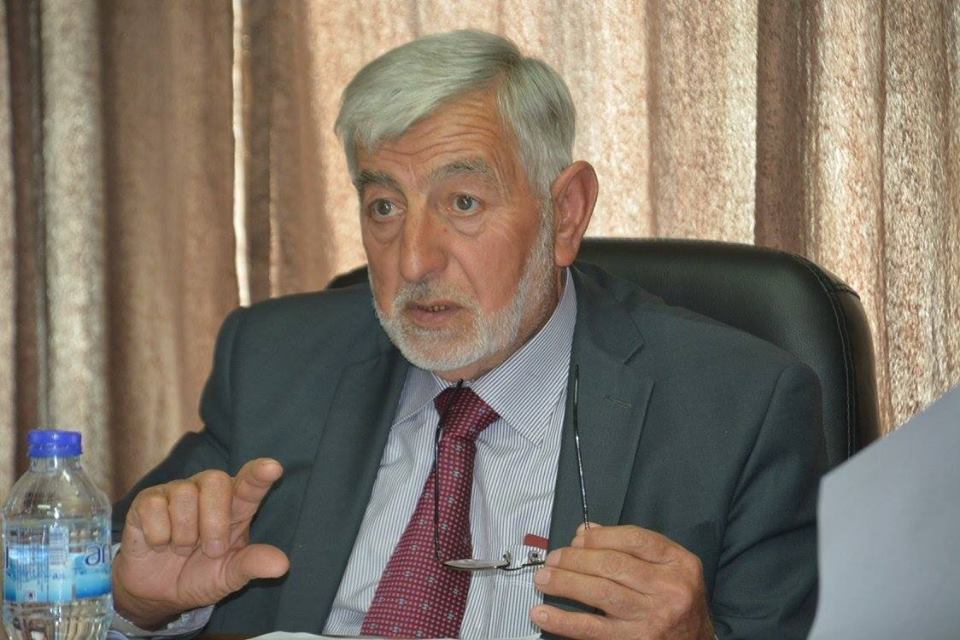 الاحتلال يحتجز وزير الزراعة سفيان سلطان شرق رام الله