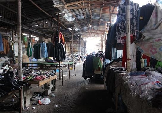 سوء الأحوال الاقتصادية تنعش سوق البالة في نابلس