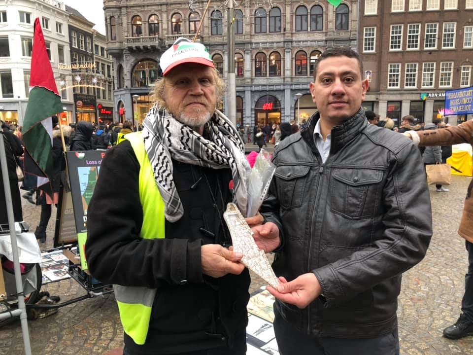 فلسطينيي الخارج يُكرم متضامنًا هولنديًّا لدعمه القضية الفلسطينية