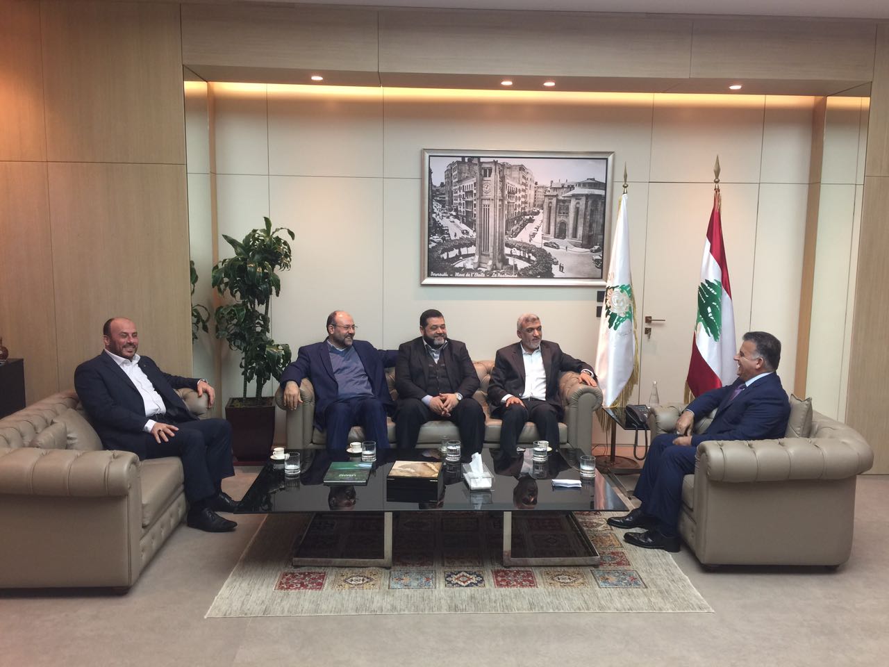 حماس تلتقي المدير العام للأمن اللبناني وتؤكد وقوفها جانب لبنان