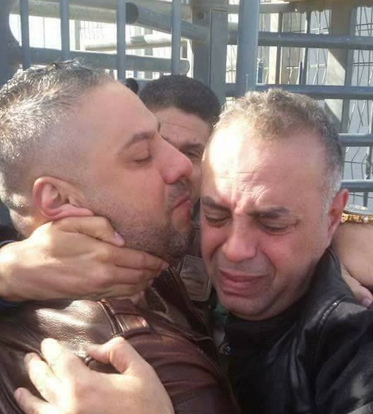 خليل أبو حاشية يتنسم الحرية بعد اعتقال 15 عامًا