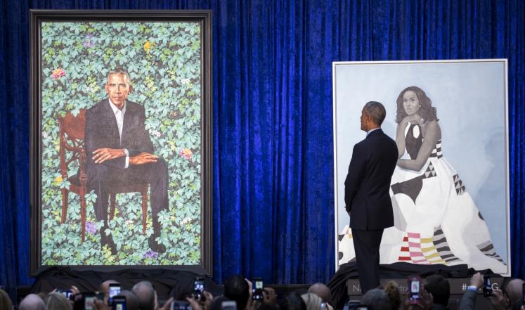أوباما يطالب بتصغير أذنيه في لوحة فنية
