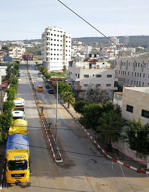 ضبط شاحنات إسرائيلية تحمل مواد ضارة بالبيئة لدفنها في سلفيت