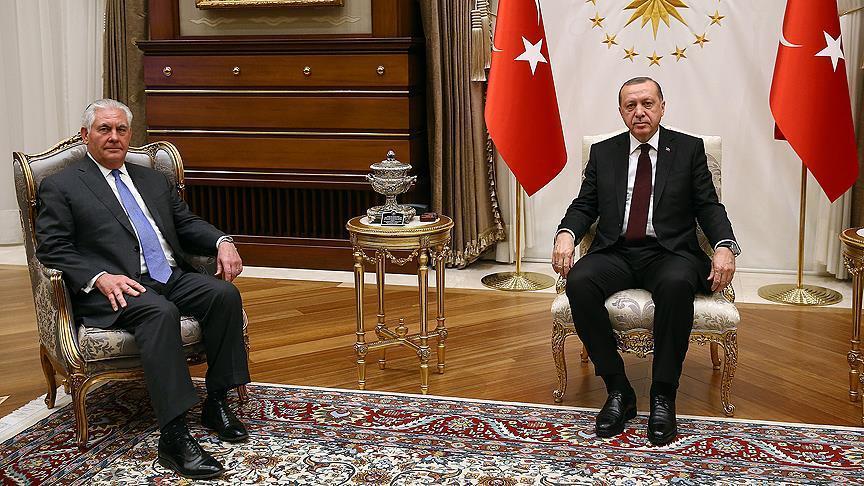 أردوغان يبلغ تيلرسون أولويات تركيا في المنطقة