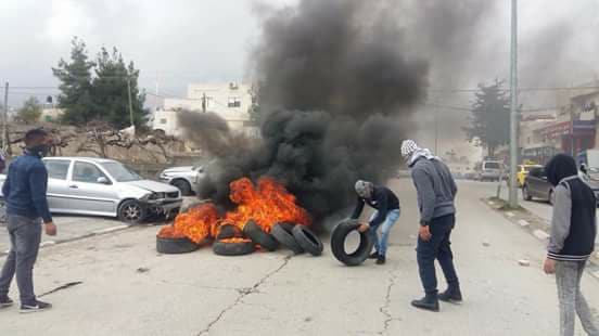 مواجهات مع الاحتلال في الخليل وإغلاق طرق في مسافر يطا
