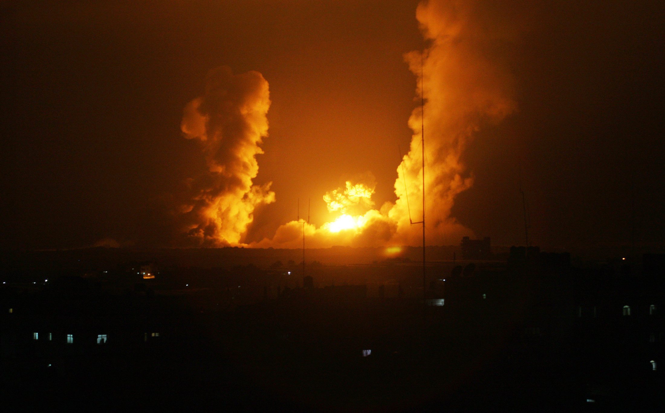 طائرات الاحتلال تشن غارتين شمال قطاع غزة