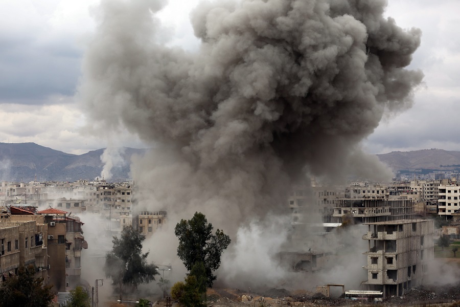 نظام الأسد يتجاهل القرار الأممي ويواصل قصف الغوطة
