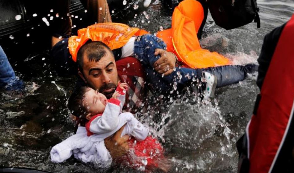  وفاة 5 مهاجرين وفقدان 10 آخرين بعد غرق قاربهم قبالة سواحل تونس