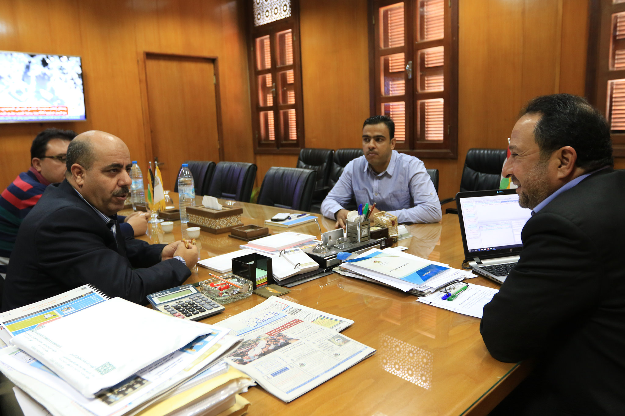 بلدية غزة تبحث آفاق التعاون المشترك مع المستشفى الأردني
