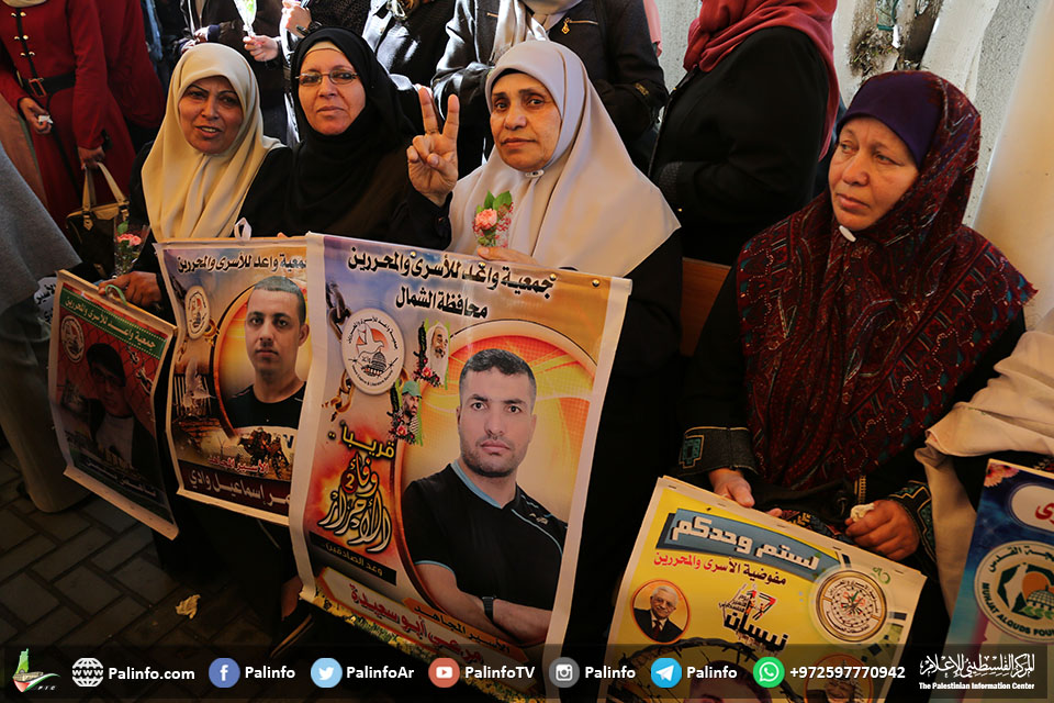تعليق الاعتصام الأسبوعي لأهالي الأسرى بغزة بسبب كورونا