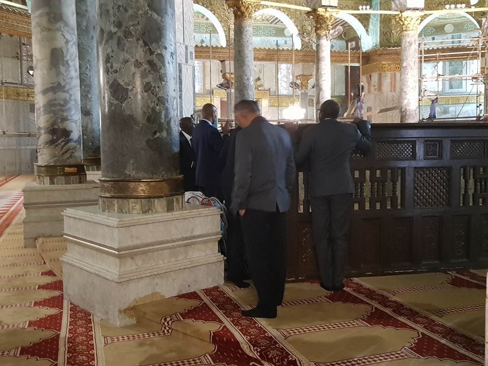 وزير خارجية السنغال رفقة مستوطنين يقتحمون الأقصى