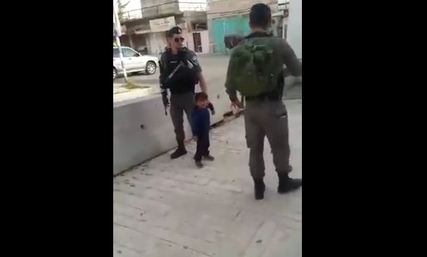 الاحتلال يحتجز طفلاً (4 سنوات) في الخليل