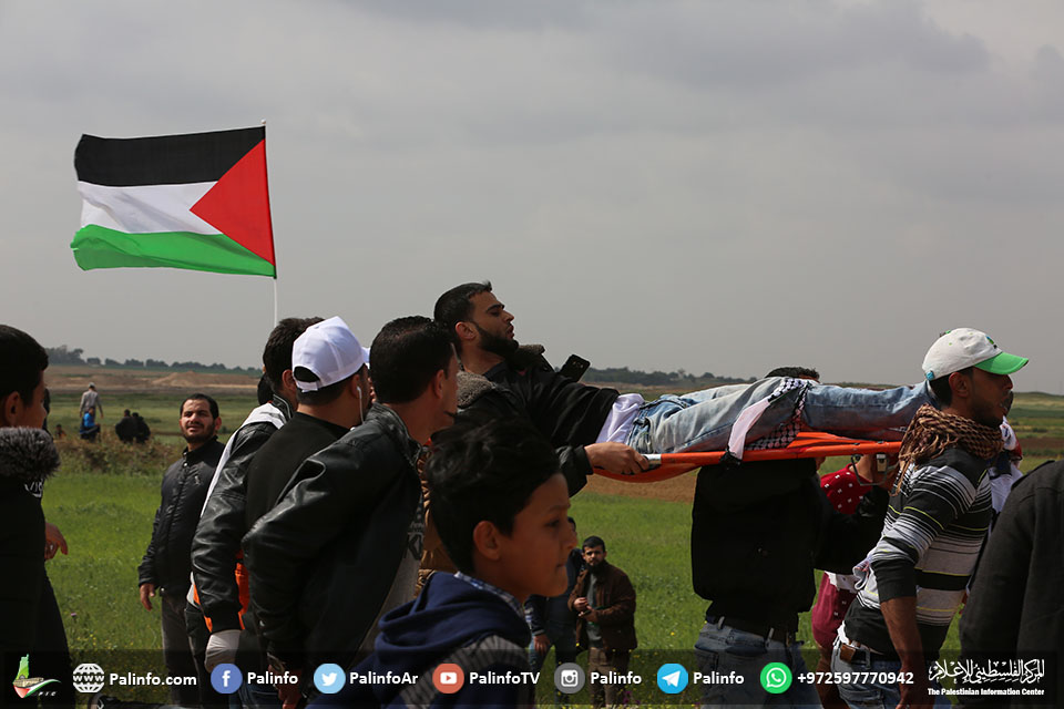 نيران الاحتلال تصيب 53 مشاركا بمسيرة العودة بغزة