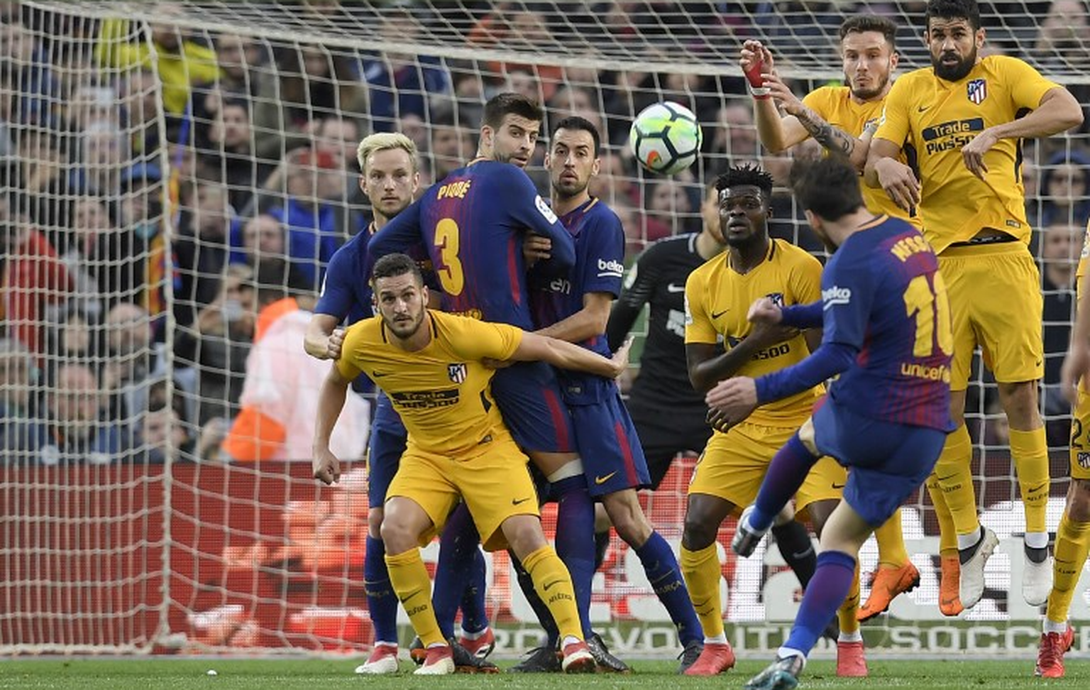 الدوري الإسباني .. برشلونة يتغلب على أتلتيكو مدريد