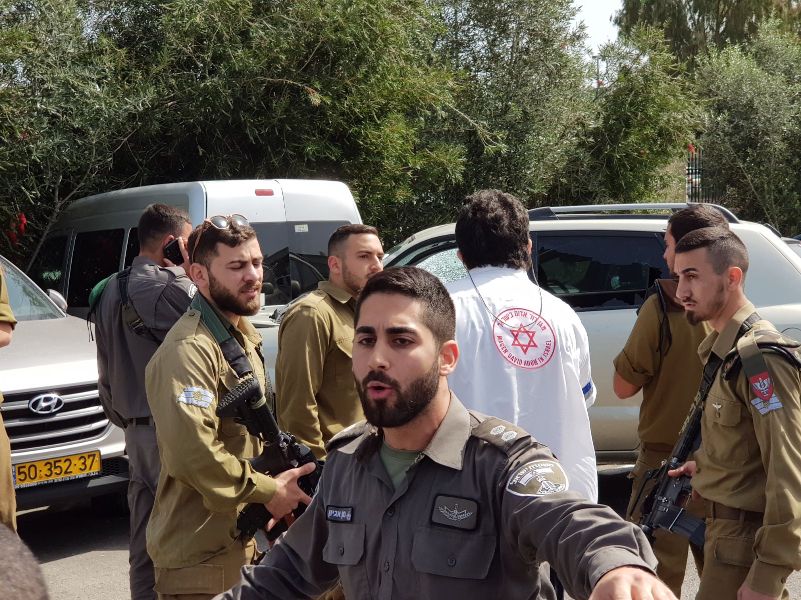 إصابة فتى دهسًا بآلية عسكرية إسرائيلية جنوب الخليل