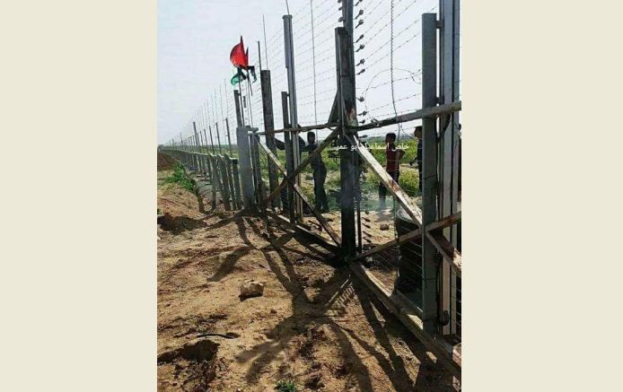 شبان يحطمون بوابة عسكرية شرق خانيونس ويرفعون الأعلام الفلسطينية