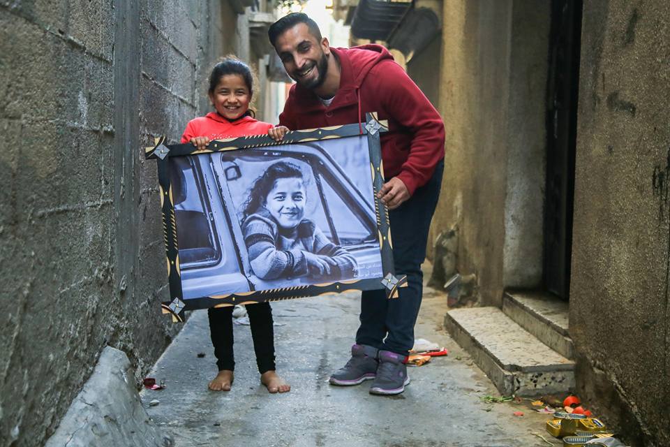 برواز المخيم يرسم الفرح على وجوه شيوخ وأطفال غزة