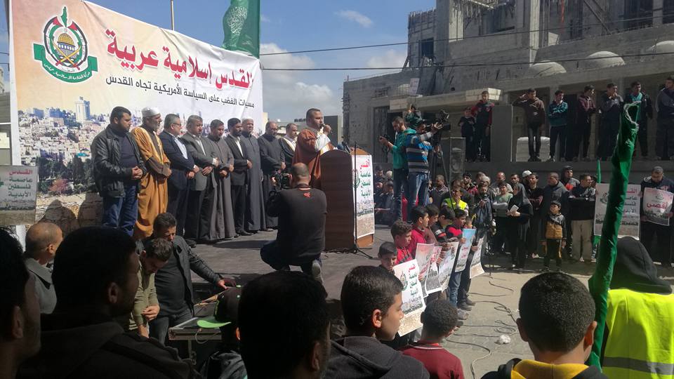 حماس تطالب حكومة الحصار بوقف صناعة الأزمات