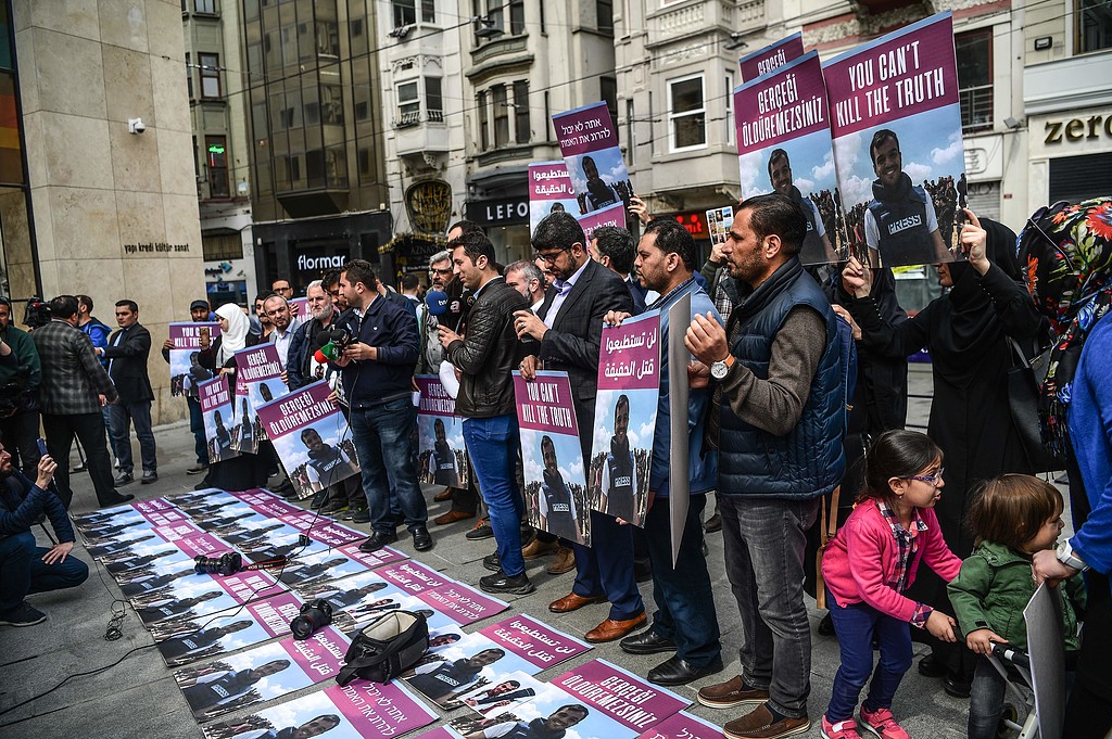 وقفة في إسطنبول تطالب بمحاكمة قتلة الصحفي مرتجى