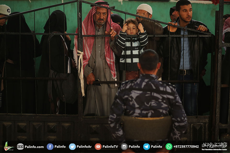 مئات المواطنين بانتظار فتح معبر رفح