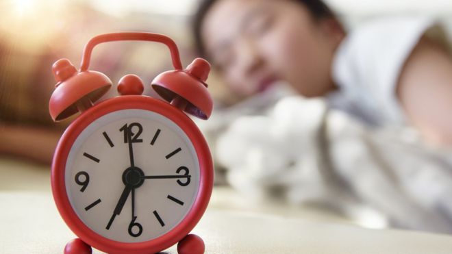 الاستيقاظ من النوم متأخرا يزيد خطر الوفاة