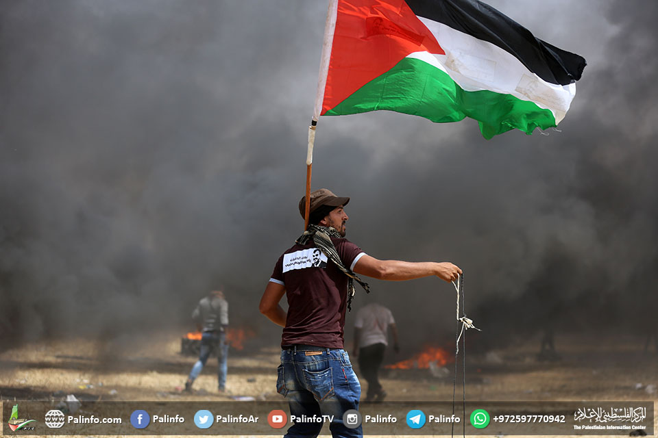 شهيد ومئات الإصابات باستهداف الجيش الإسرائيلي مسيرة العودة