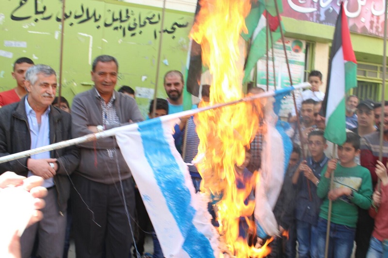مخيمات لبنان تنتفض في جمعة رفع العلم الفلسطيني