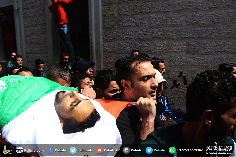 جماهير غزة تودع الشهيد إسلام حرز الله في حي الشجاعية