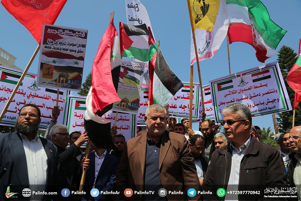 وقفة بغزة ضد العدوان الثلاثي على سوريا