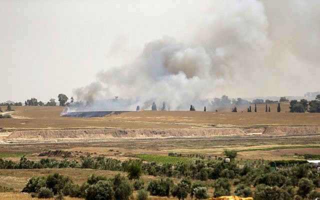 الطائرات الورقية الحارقة تشعل الحرائق في غلاف غزة
