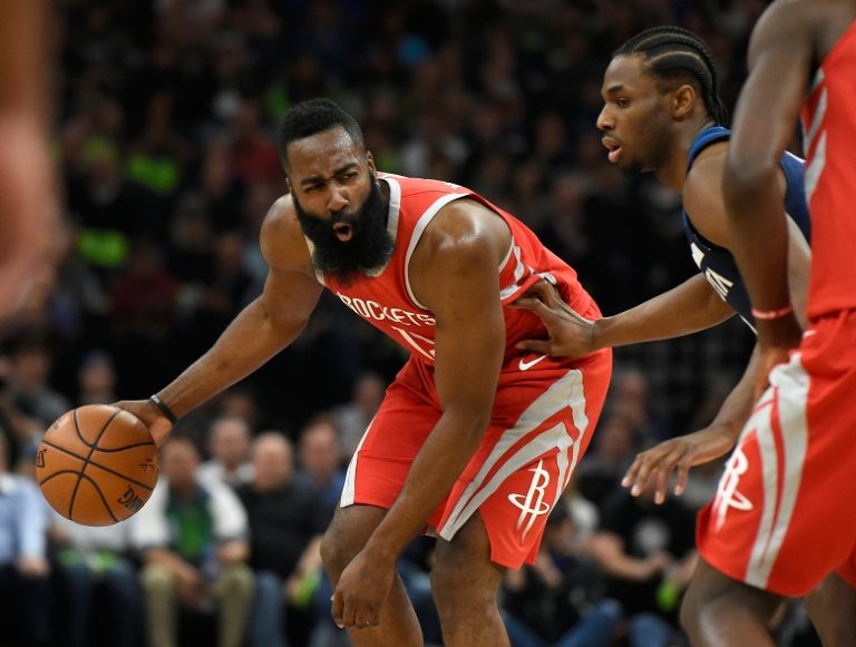 NBA ..هيوستن ويوتا على مشارف التأهل