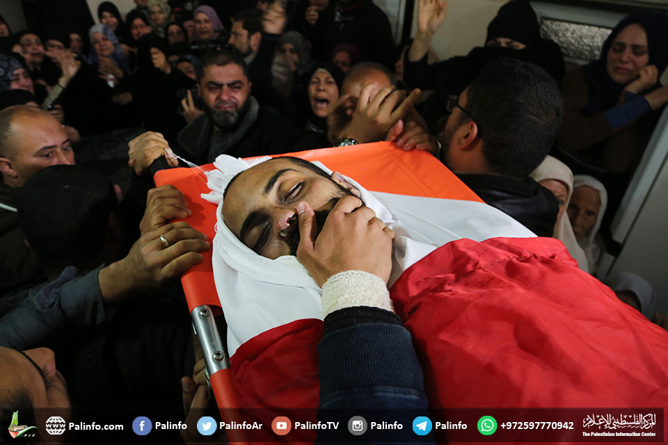 جماهير شمال القطاع تشيع جثمان الشهيد الصحفي أحمد أبو حسين