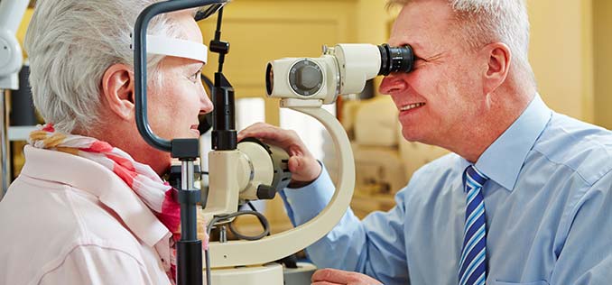 تطوير لاصقة طبية لتصحيح الرؤية لكبار السن
