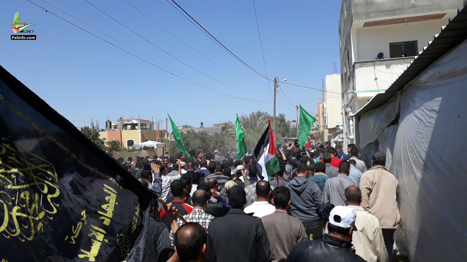 جماهير خانيونس تشيع الشهيد مروان قديح