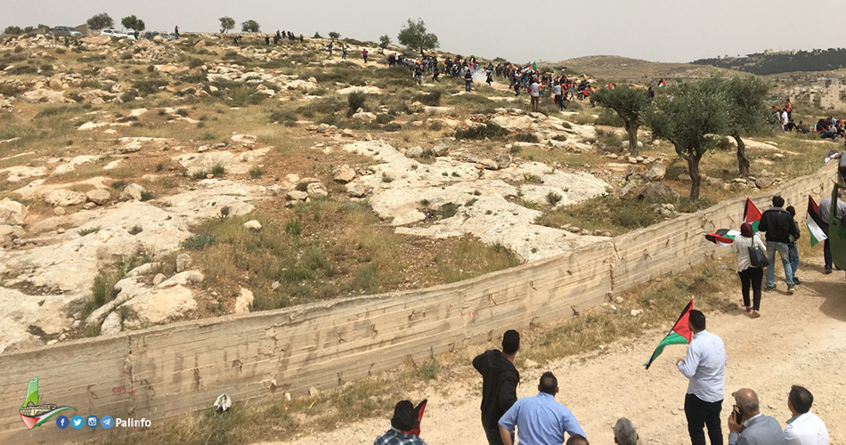 الاحتلال يخطر مزارعين بوقف العمل في أراضيهم قرب بيت لحم