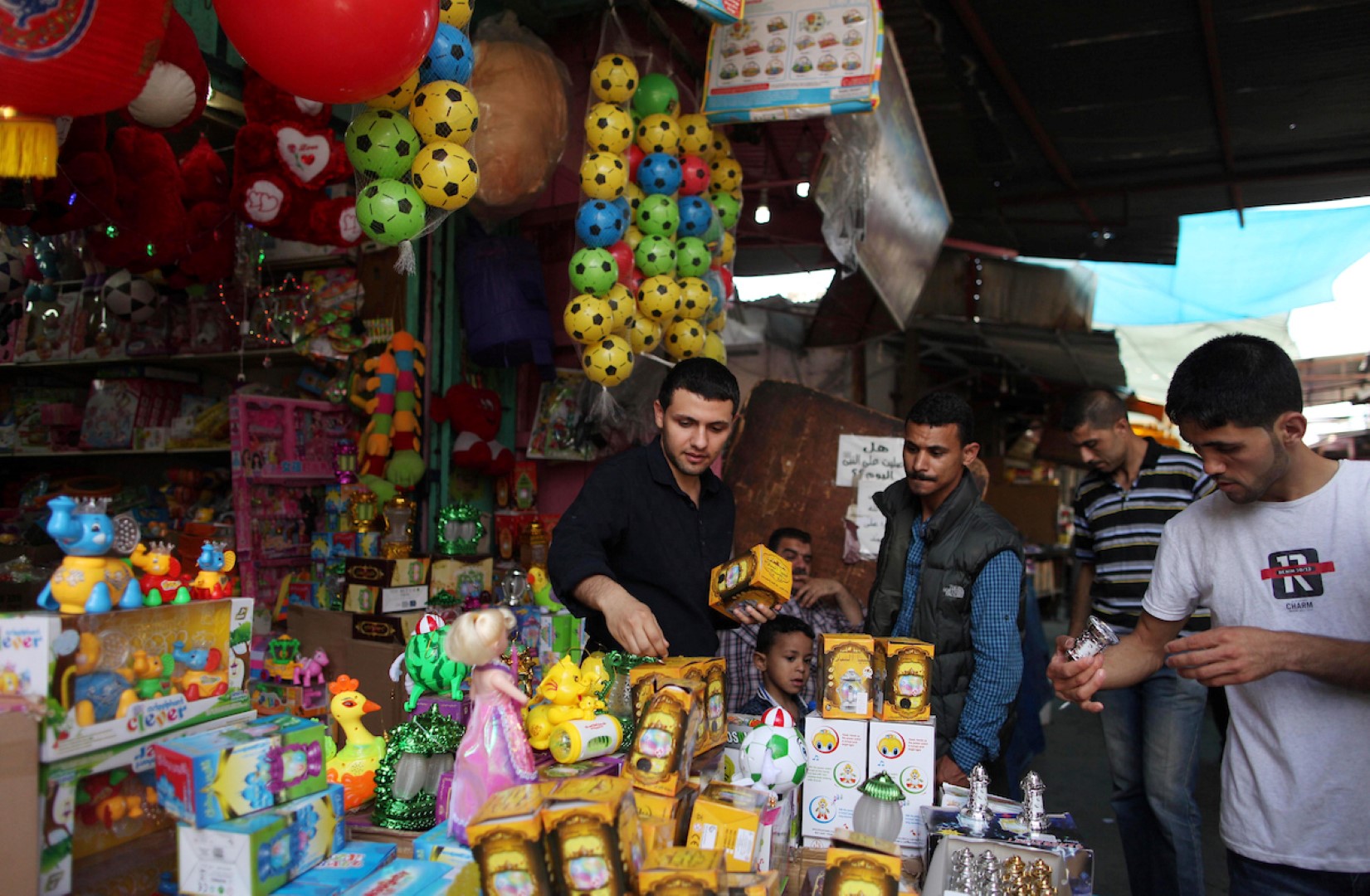 الاقتصاد: لا ضرائب جديدة وهدفنا دعم المنتج المحلي بغزة
