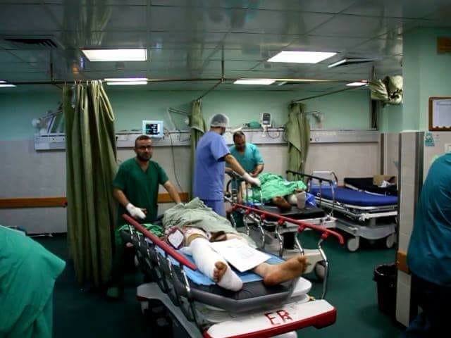 الجراحون بغزة: نتعرض لضغوطات هائلة بفعل أعداد الإصابات