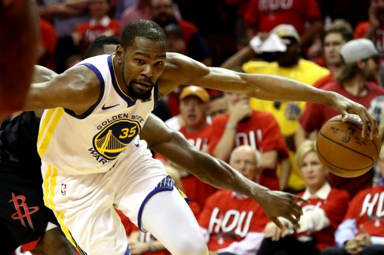 NBA .. ووريرز يسقط مضيفه روكتس في انطلاق نهائي الغربية