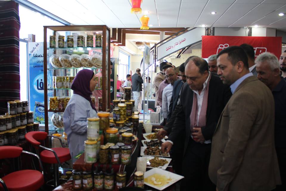 افتتاح سوق القدس الخيري لشهر رمضان في جنين