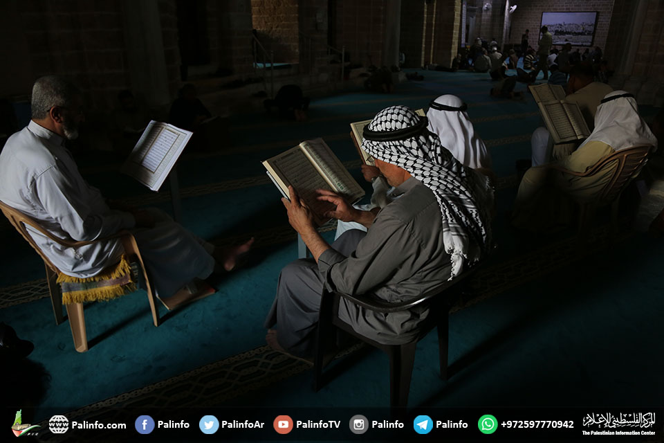 هكذا كانت أجواء أول أيام رمضان في المسجد العمري بغزة