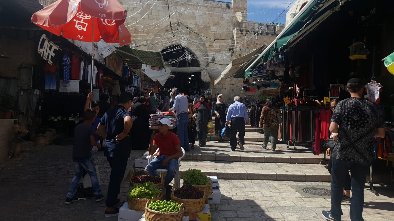 في رمضان.. أسواق القدس تنشد التعافي وتبحث عن الحياة