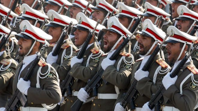 الجيش الإيراني: لن ننتظر إذن واشنطن لتطوير قدراتنا الدفاعية