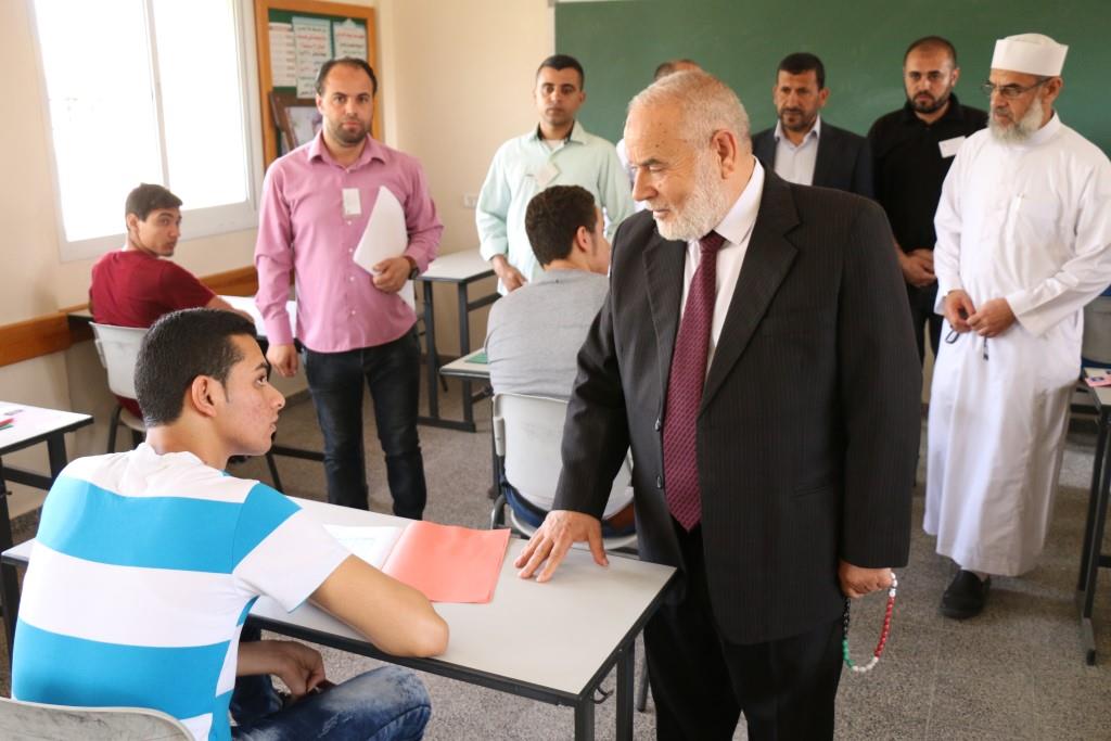 وفد برلماني يتفقد اليوم الأول لامتحانات الثانوية العامة بغزة