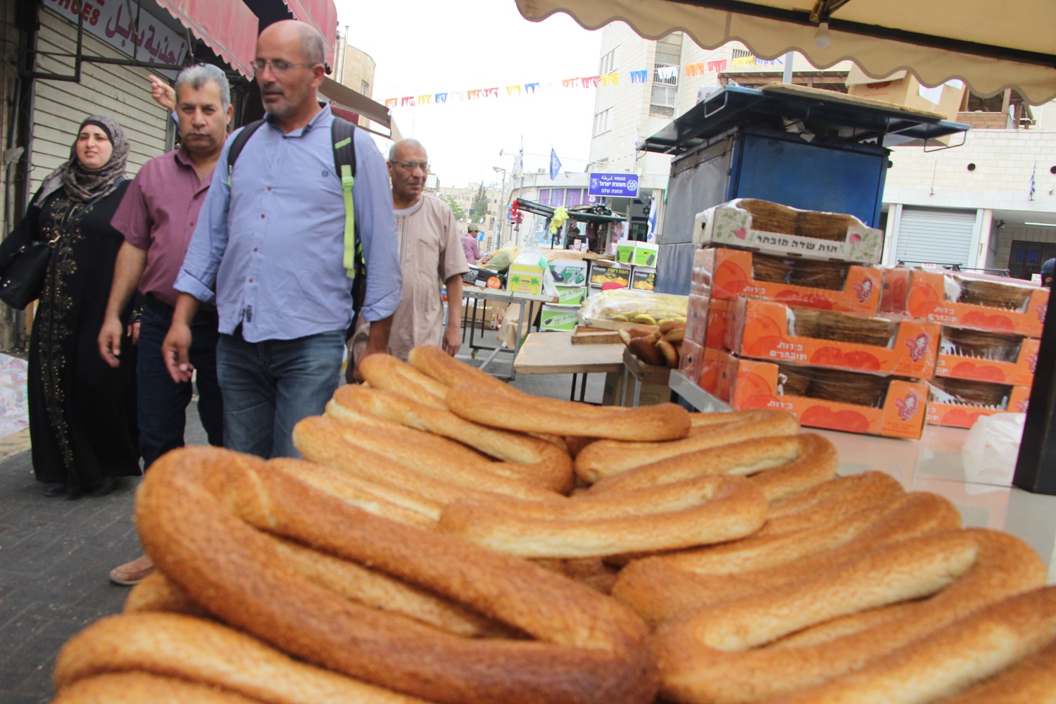 “رمضان” ينعش الأسواق ويوفر فرص عمل مؤقتة في غزة