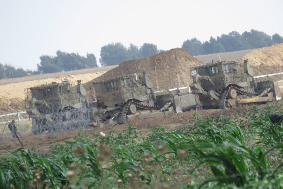 منظمات حقوقية تطالب الاحتلال بوقف تجريف أراض زراعية شرق غزة