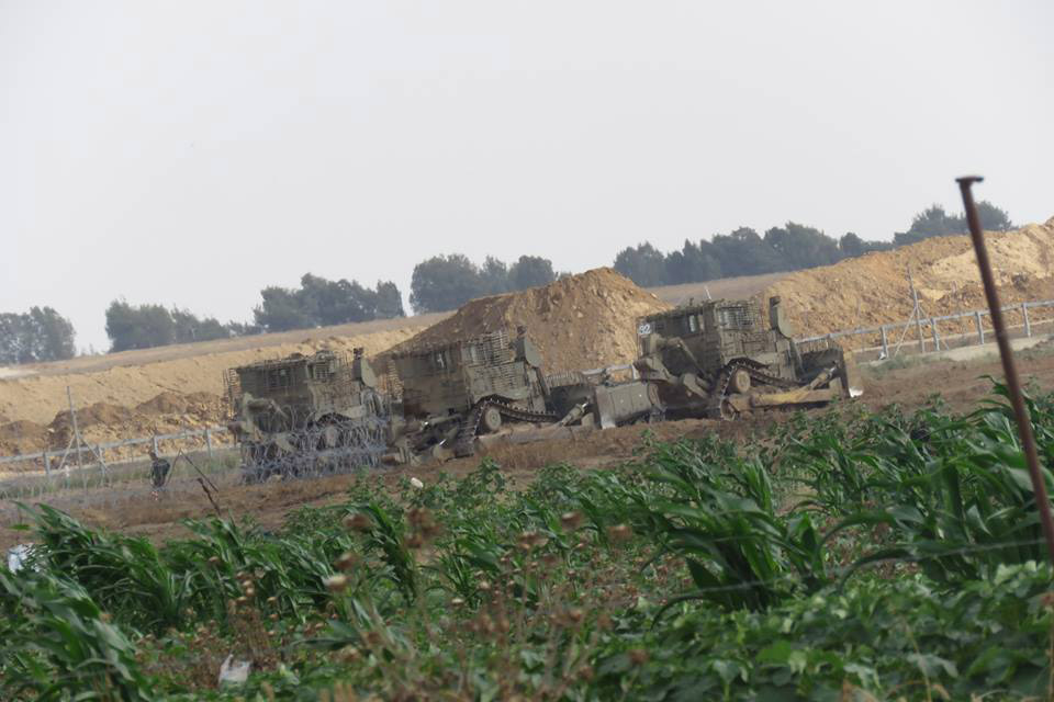 الاحتلال يتوغل شرق بيت لاهيا ويجرف أرضا زراعية