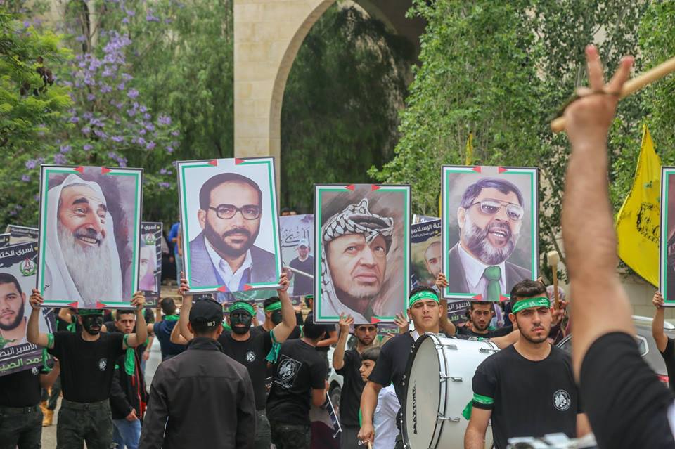 إدارة بيرزيت تُخلي الجامعة عقب مسيرة للكتلة الإسلامية