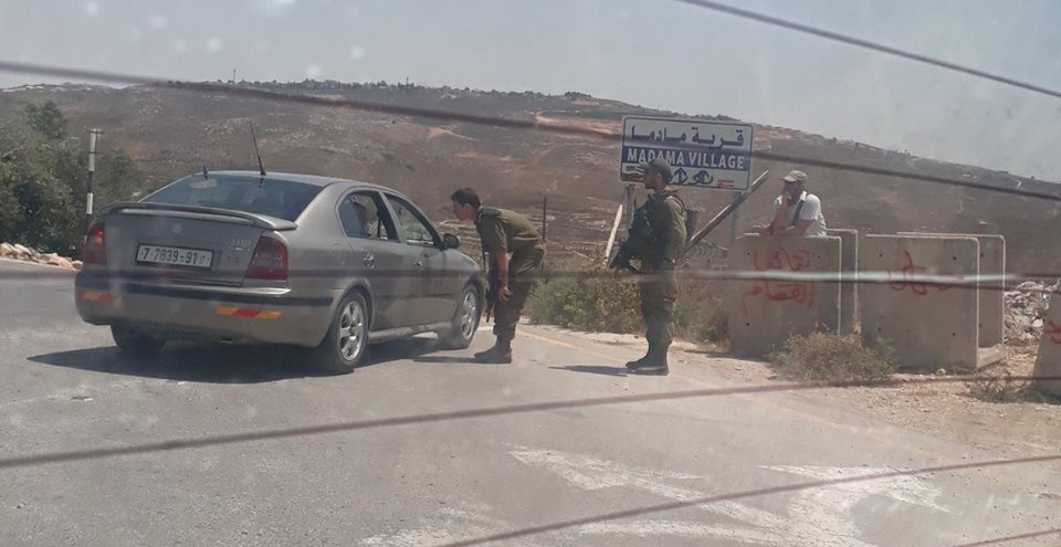 الاحتلال يعتقل 4 شبان على حاجز بين نابلس وقلقيلية