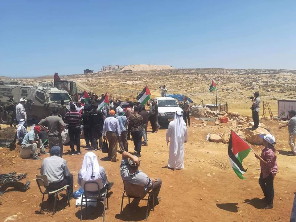 الاحتلال يقمع وقفة احتجاجية ضد الاستيلاء على أراضي بلدة بني نعيم