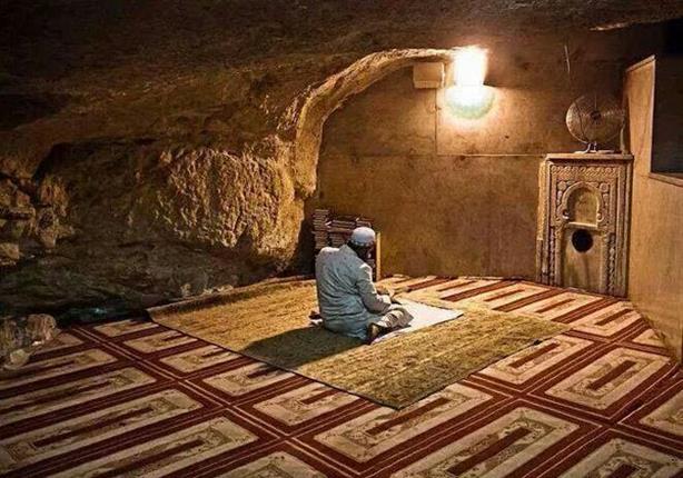 صخرة المعراج.. تُنظّف لأول مرّة بعد صلاح الدين الأيوبيّ